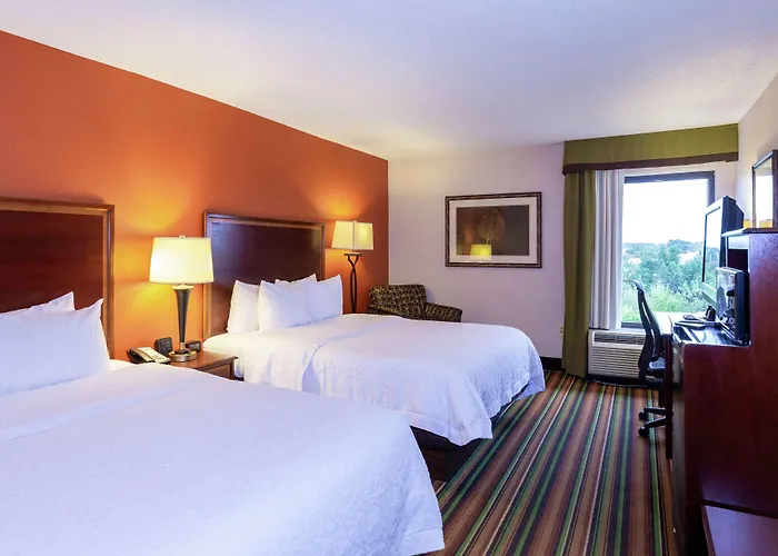 Hampton Hanes Mall 3*