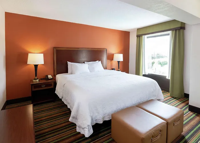 Hampton Hanes Mall Hotel