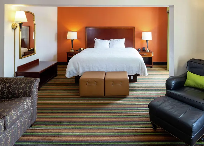 Hampton Hanes Mall 3*
