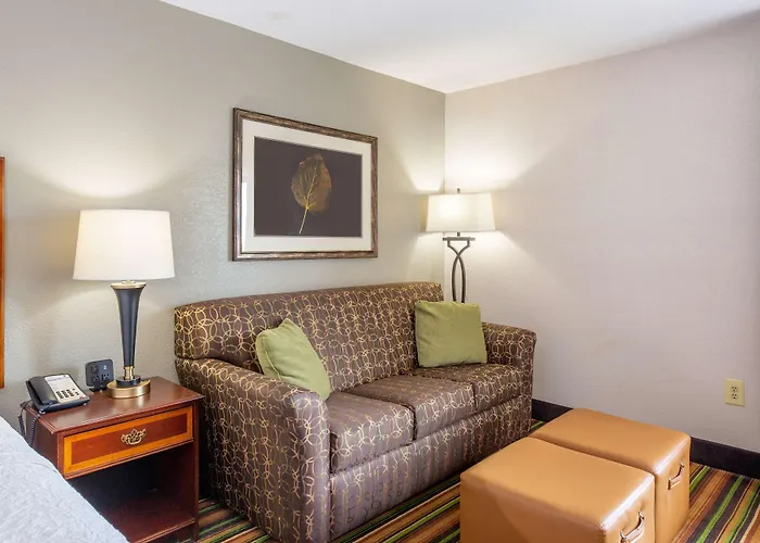 Hampton Hanes Mall Hotel