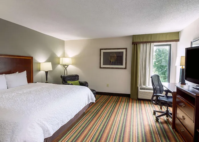 Hampton Hanes Mall Hotel