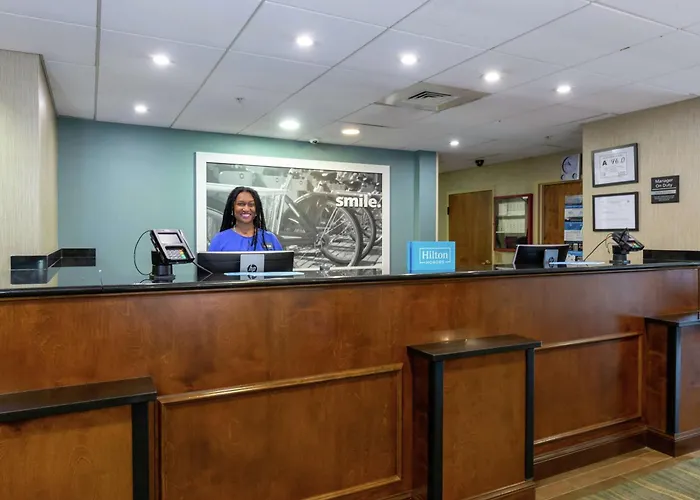 Hotel Hampton Hanes Mall