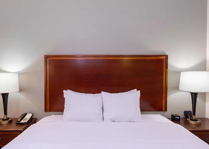 Hampton Hanes Mall Hotel