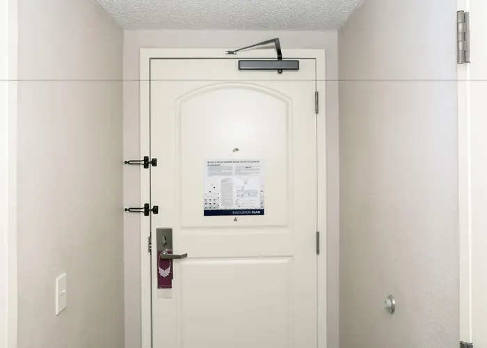Hampton Hanes Mall Hotel