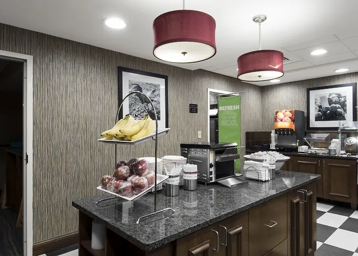 Hampton Hanes Mall Hotel