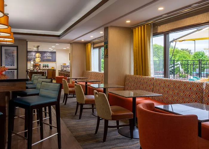 Hotel Hampton Hanes Mall