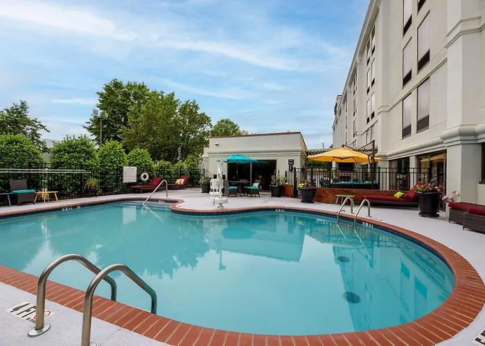 Hampton Hanes Mall 3*