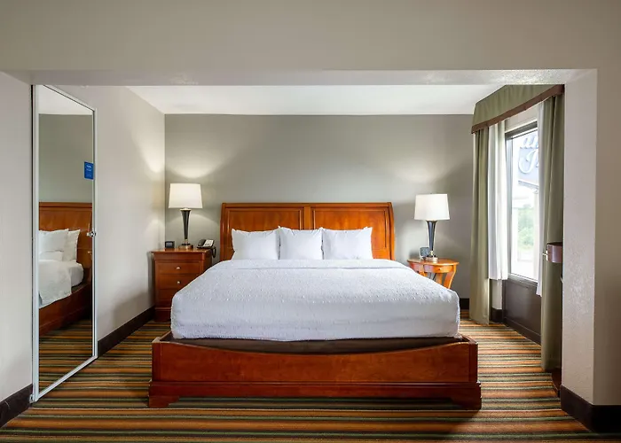 Hampton Hanes Mall Hotel