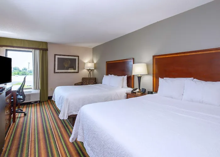 Hotel Hampton Hanes Mall