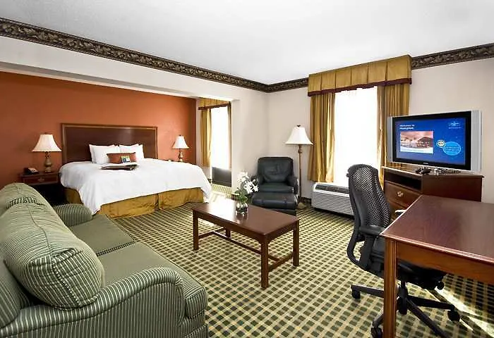 Hampton Hanes Mall Hotel 3*