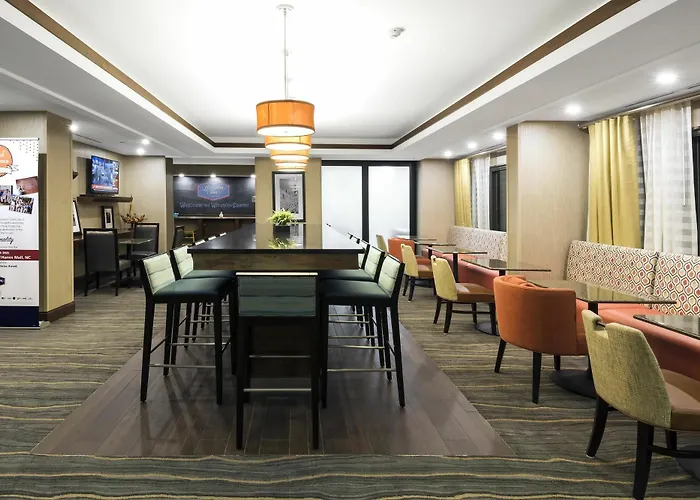 Hampton Hanes Mall 3*