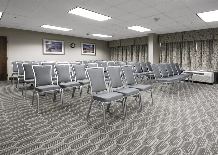 Hampton Hanes Mall Hotel 3*